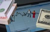Доллар превысил 52 рубля, курс евро поднялся выше 56,5 рубля