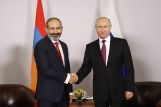 Владимир Путин провел телефонный разговор с премьер-министром Армении
