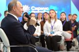Владимир Путин встретился с учащимися и преподавателями центра "Сириус"