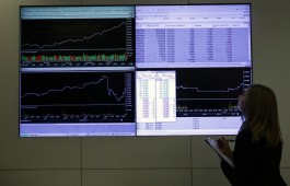 Курс доллара на Московской бирже поднялся выше 52 рублей