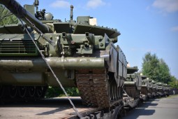 «Омсктрансмаш» начал поставку танков Т-80БВМ в войска