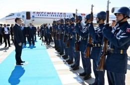 Президент Садыр Жапаров провел встречу с жителями Узгенского района
