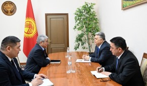 Государственный секретарь Кыргызской Республики Сүйүнбек Касмамбетов встретился с послом Азербайджана Латифом Гандиловым