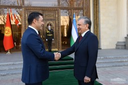 Президент Садыр Жапаров провел переговоры с Президентом Узбекистана Шавкатом Мирзиёевым