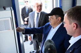Глава Кабмина Акылбек Жапаров ознакомился со станцией сортировки мусора и новым зданием зала борьбы в городе Ош