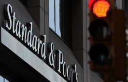 S&P понизило кредитный прогноз Турции до "негативного"