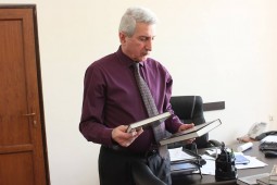 «Дом русской книги» подарил книги Национальной библиотеке Армении
