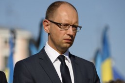 Яценюк: на Украине никто не покушается на право граждан свободно использовать русский язык