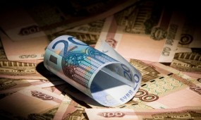 Официальный курс евро на среду - 49,22 руб, доллара - 35,68 руб  