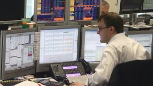 Рынок акций РФ растет в пределах 1%, несмотря новые санкции против РФ